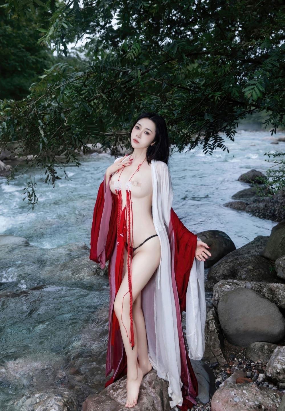 �������