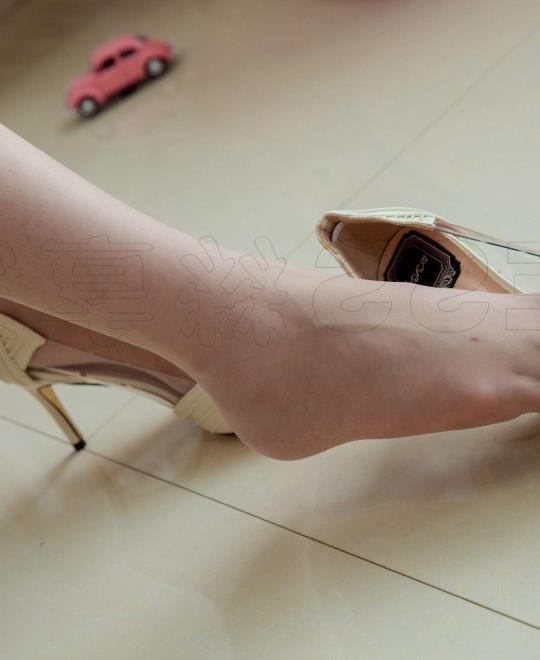 洪辰陪欧弟睡的照片